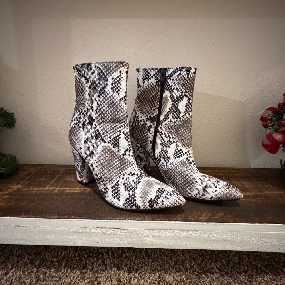 Snakeskin Booties, Sz 38, EUC - Picture 6 of 6